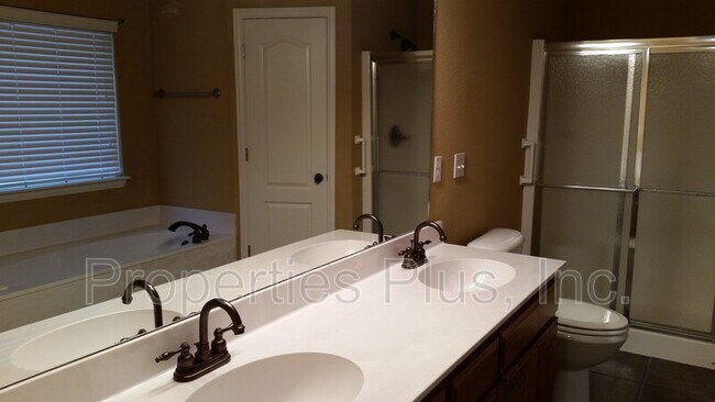 Building Photo - 9805 E 108th Ct N