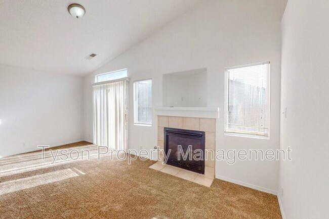Building Photo - 7124 Labrador Dr NE