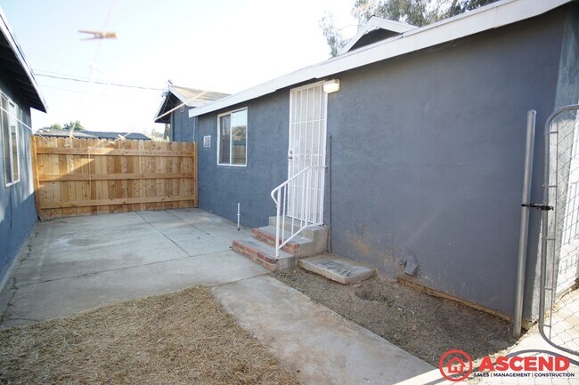 Building Photo - 430 Crawford St