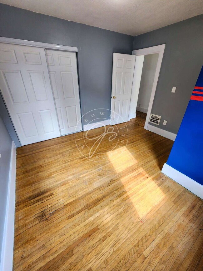 Building Photo - Charming 3-Bedroom Home with Spacious Rooms, Garage & Appliances Included!