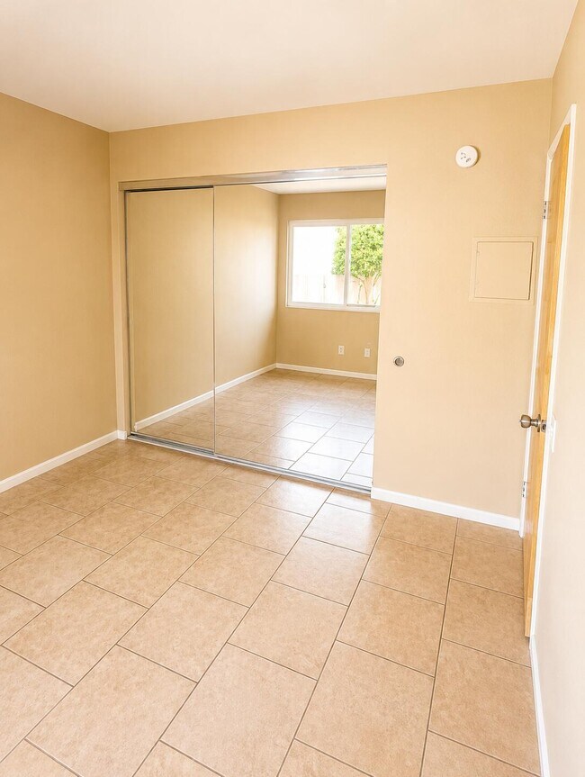 Building Photo - 47395 Monroe St