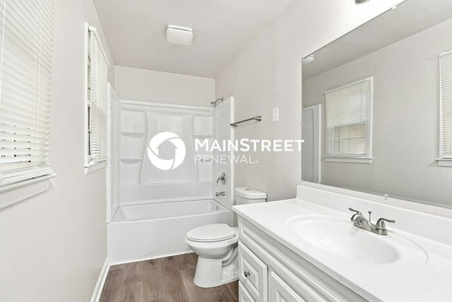 Building Photo - 3 Bedroom Pet-Friendly Home in Charlotte, NC with Main Street Renewal
