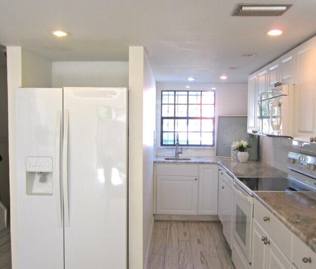 Building Photo - 625 Halifax N Ave