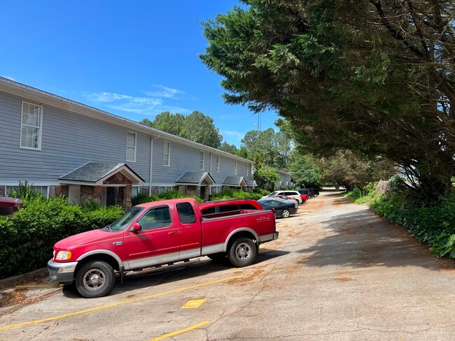 Building Photo - 437 Evans St