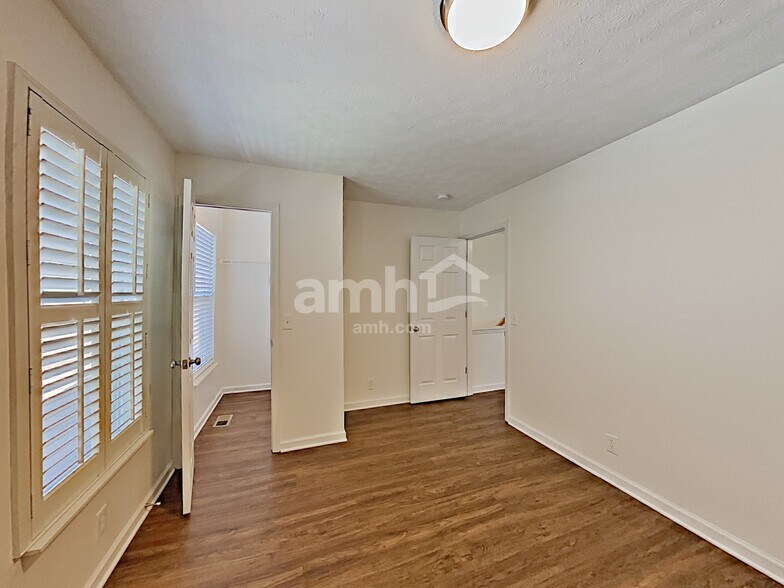 Building Photo - 7320 Middlebrook Cir