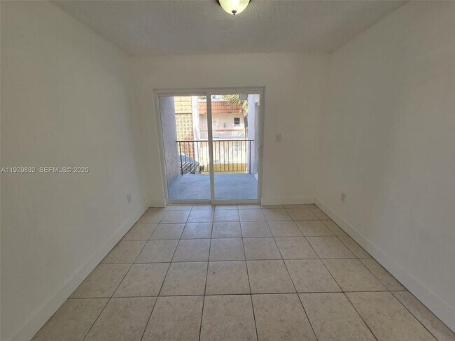 Building Photo - 3940 NW 76th Terrace