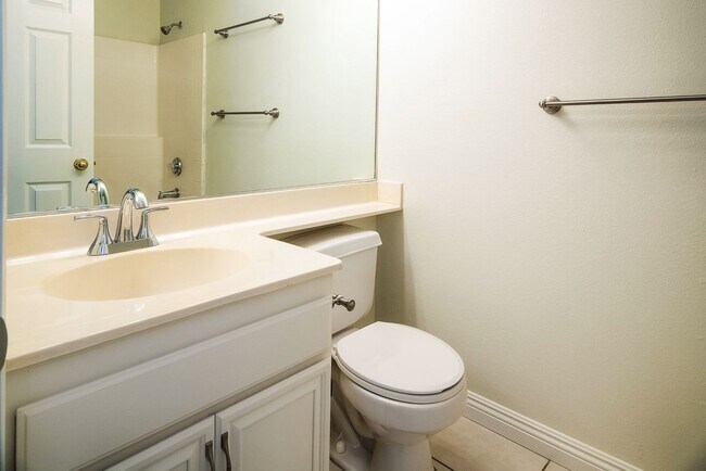 Building Photo - Rancho del Mar Townhomes Near the Temecula...