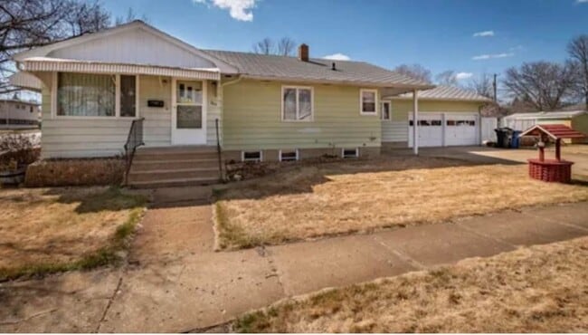 Building Photo - House for Rent in Dickinson