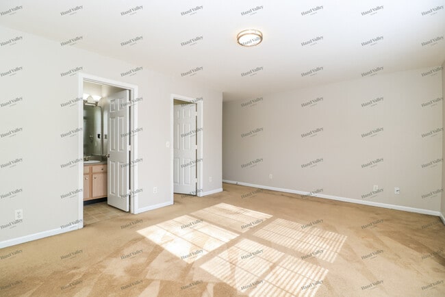 Building Photo - 5381 Lakewood Terrace