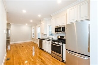 Building Photo - 4370 Washington St