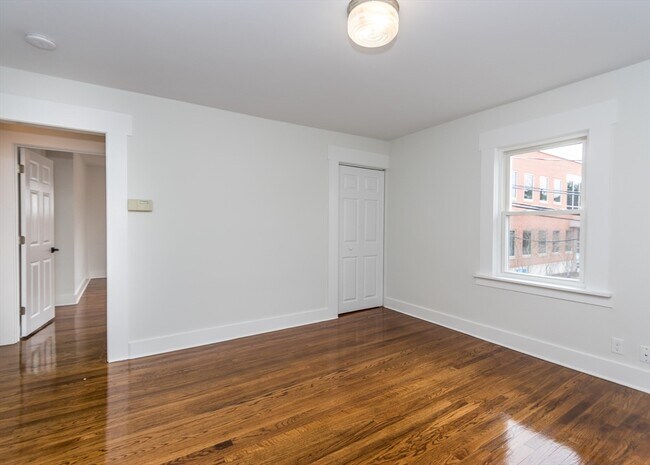 Building Photo - 12 Foundry Ave