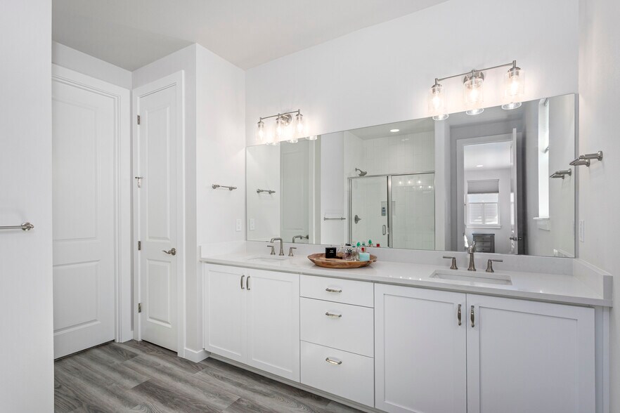 Master Bath - 6533 SW Lupine Ln