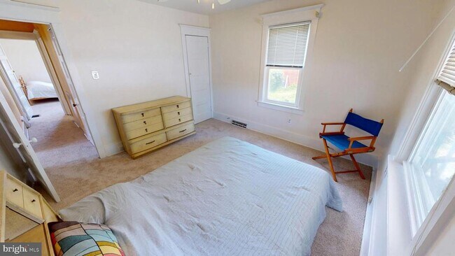 Building Photo - 309 Colonial Ave