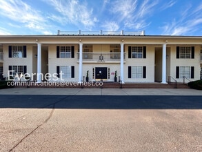 Building Photo - 2-Bed/2-Bath Home/Available Now!