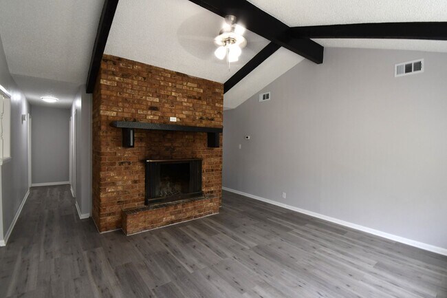 Building Photo - Whitehouse ISD - 3 Bedroom, 2 Bath Duplex, Lawn Care Provided!