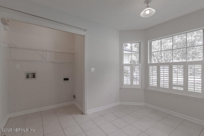 Building Photo - 1819 Ashmore Green Dr