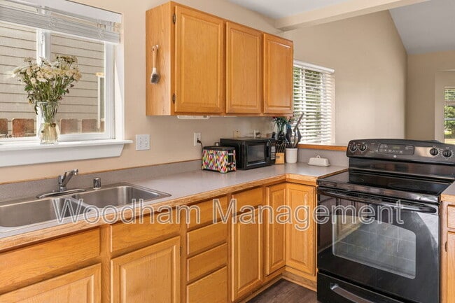 Building Photo - 306 Golden Valley Dr