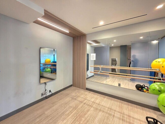 Building Photo - 737 Swann Ave