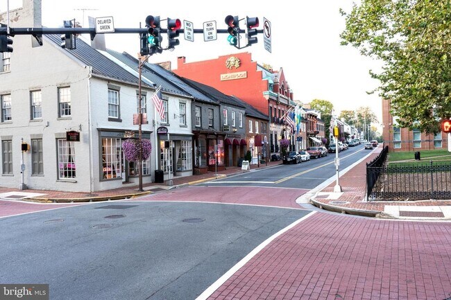 Historic Downtown - 252 Loudoun St SW