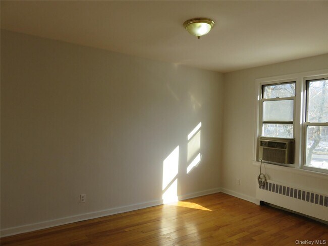 Building Photo - 7 Winchester Ave