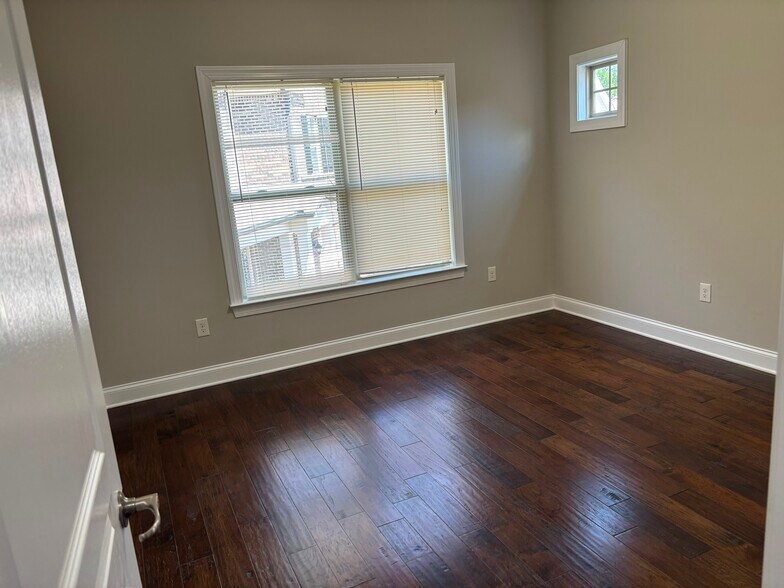 Building Photo - 2035 Davallia Ct