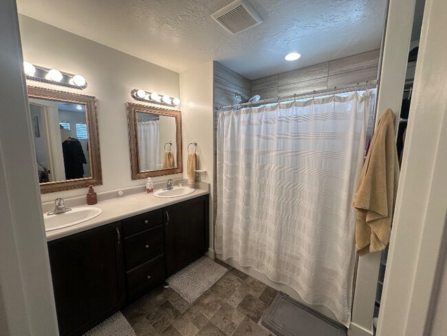 Building Photo - 5899 Challenger Way