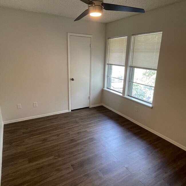 Building Photo - 1705 Coronado Hills Dr