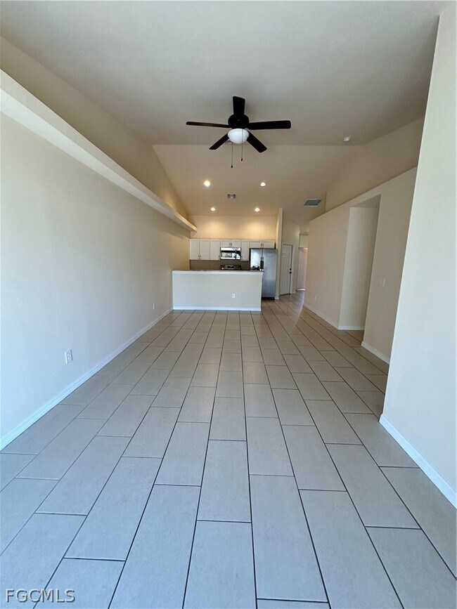 Building Photo - 4521 SW 9th Ave