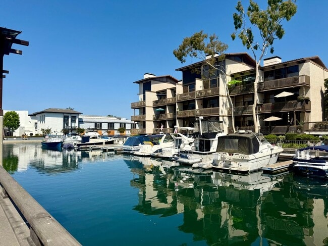 Building Photo - 9116 Marina Pacifica Dr