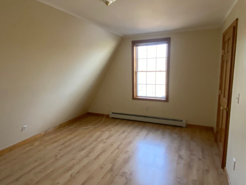 Building Photo - 494 Main St