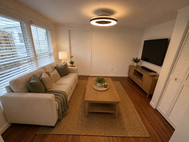 Building Photo - Move-In Ready! Walk to Flagler College & Historic Downtown | 1BR Available Now
