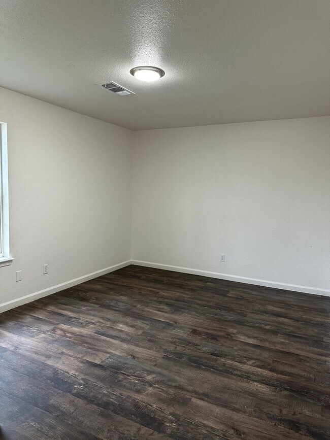 Building Photo - Kinkead Duplex