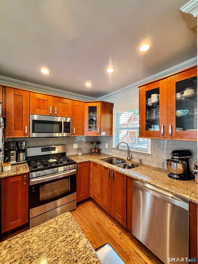 Building Photo - 120 Pilgrim Dr