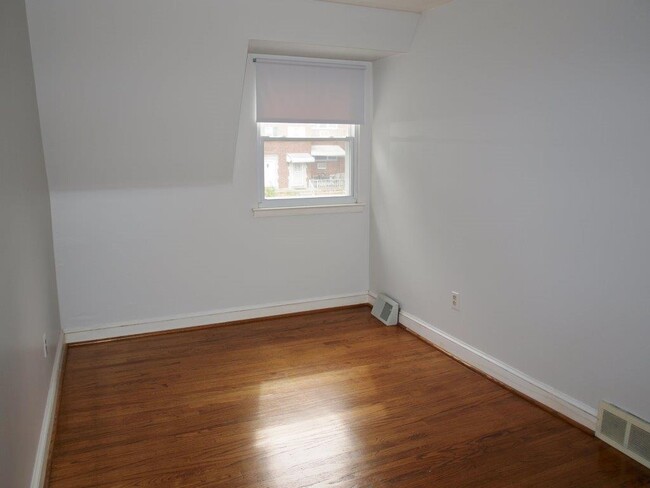 Building Photo - 5411 Houghton Pl