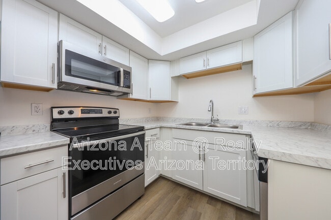 Building Photo - 9420 E Speedway Blvd