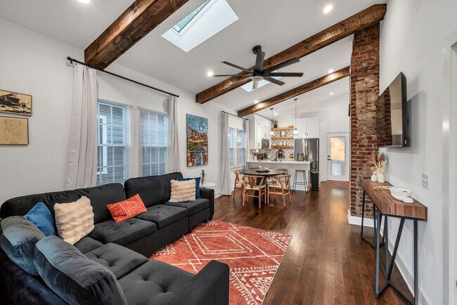 Building Photo - 1331 4th Ave N