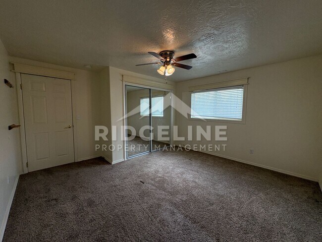 Building Photo - 2 Bed Home on .96 Acres!