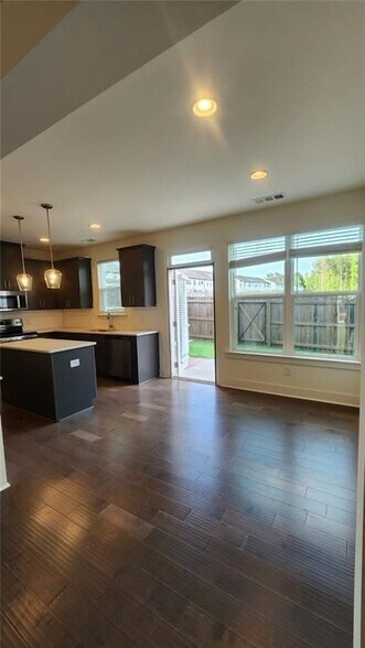 Building Photo - 300 Auburn Valley Wy