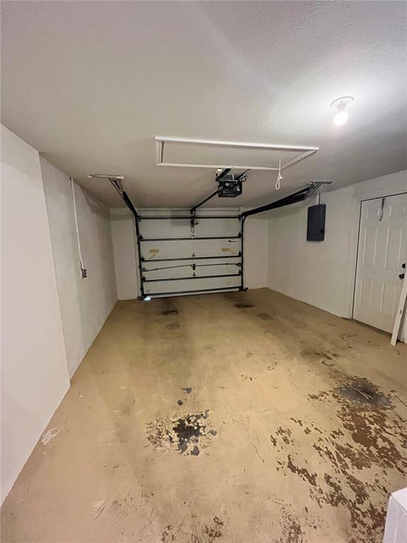 Building Photo - 7403 Populus Dr