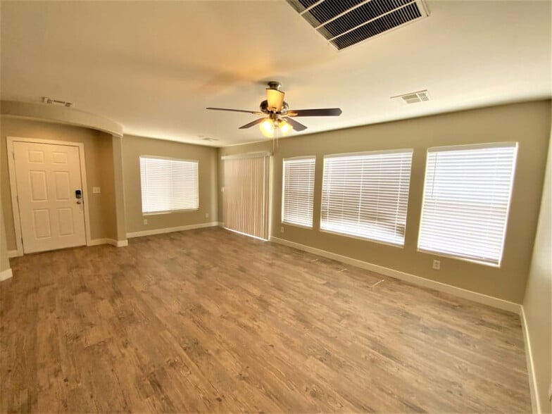 Building Photo - 864 Blue Rosalie Pl