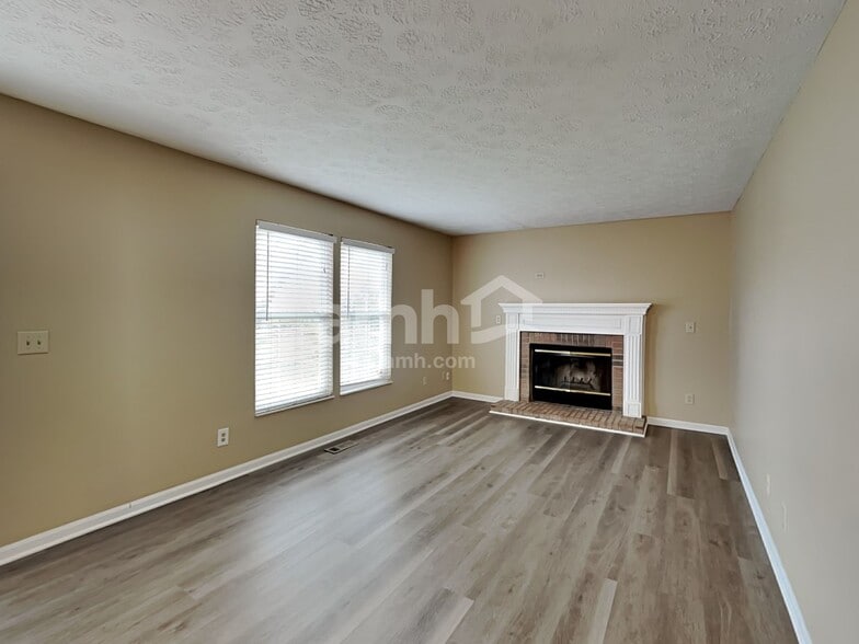 Building Photo - 4626 Laurel View Dr