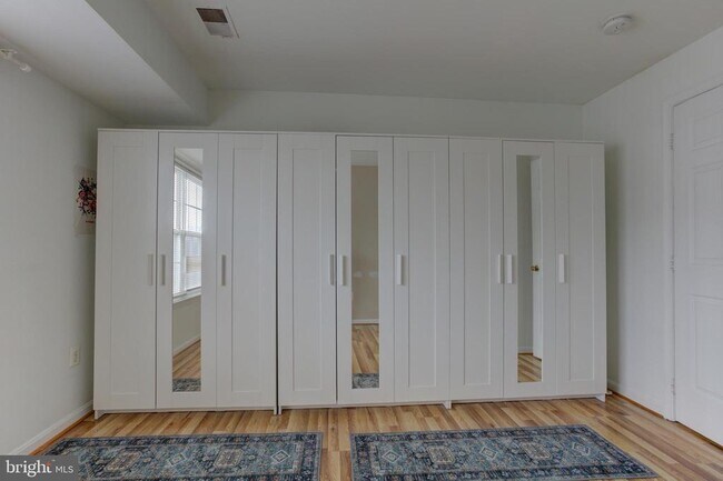 Building Photo - 645 Constellation Square SE