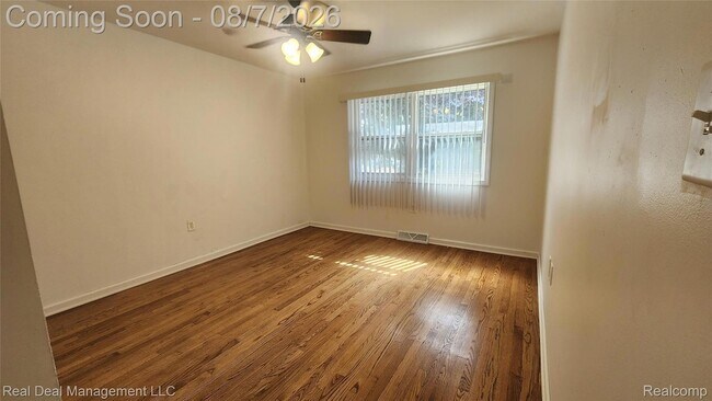 Building Photo - 553 S Stirling