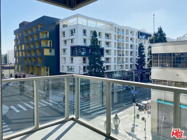 Building Photo - 1155 S Grand Ave