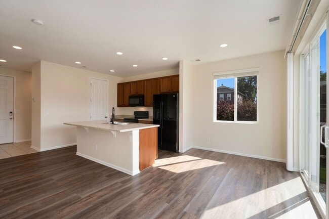 Building Photo - 4 Bedroom Home on Corner Lot in Quiet Jaco...