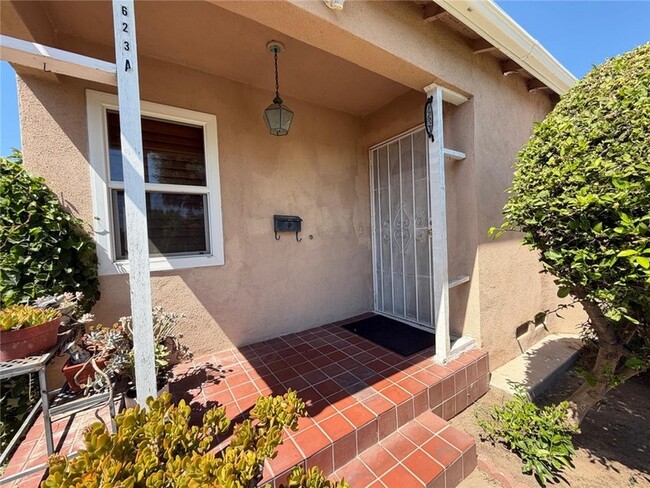 Building Photo - 10623 Olive St