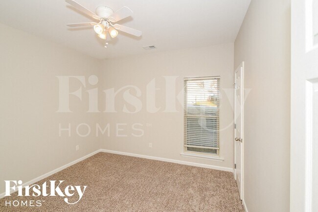 Building Photo - 3004 Buttercup Cir