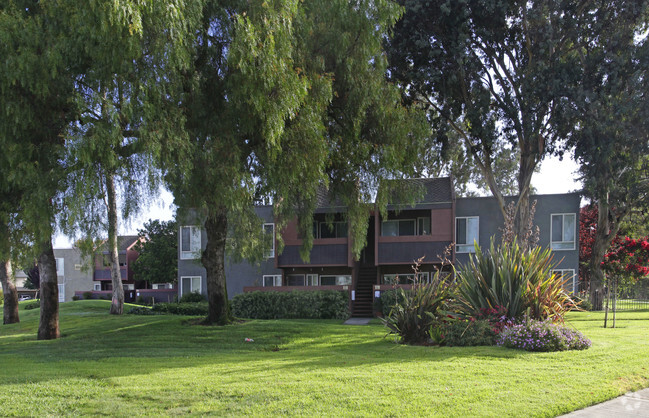 Primary Photo - Crossroads Condominiums
