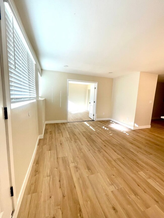 Building Photo - Newly renovated 3bd