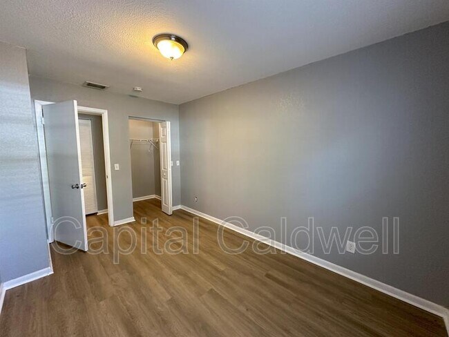 Building Photo - 5440 S MacDill Ave